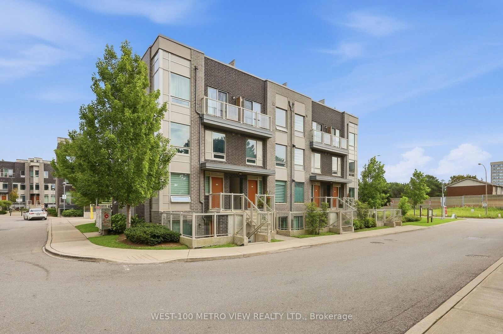 Property Photo:  3 Applewood Lane 102  ON M9C 0C1 