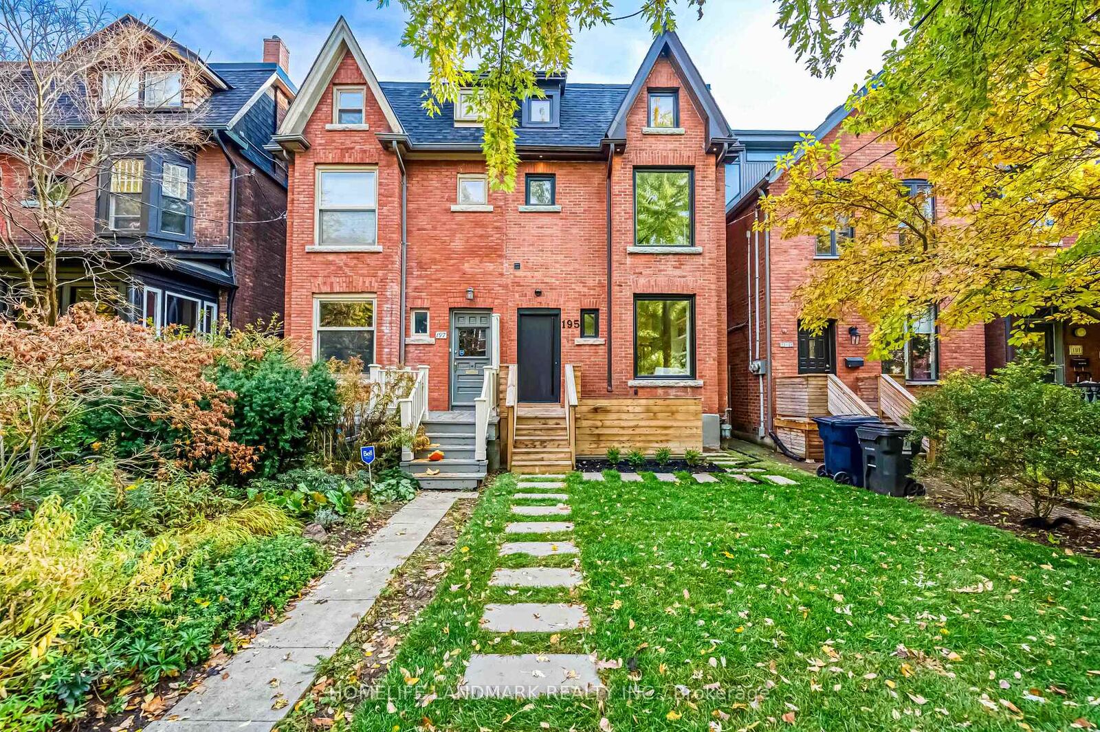 Property Photo:  195 Albany Avenue  ON M5R 3C7 
