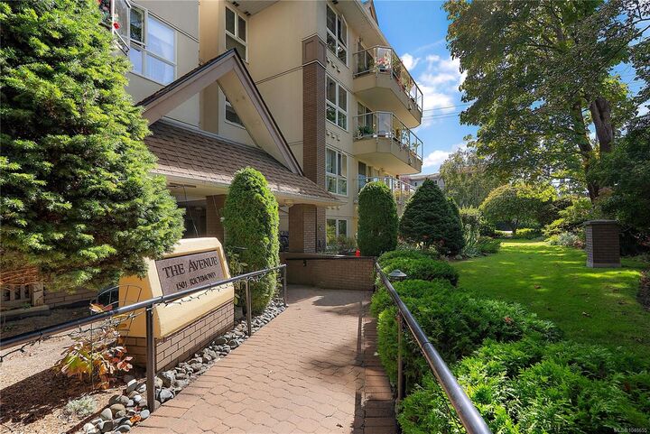 Property Photo:  1501 Richmond Ave #204  BC V8R 4P7 