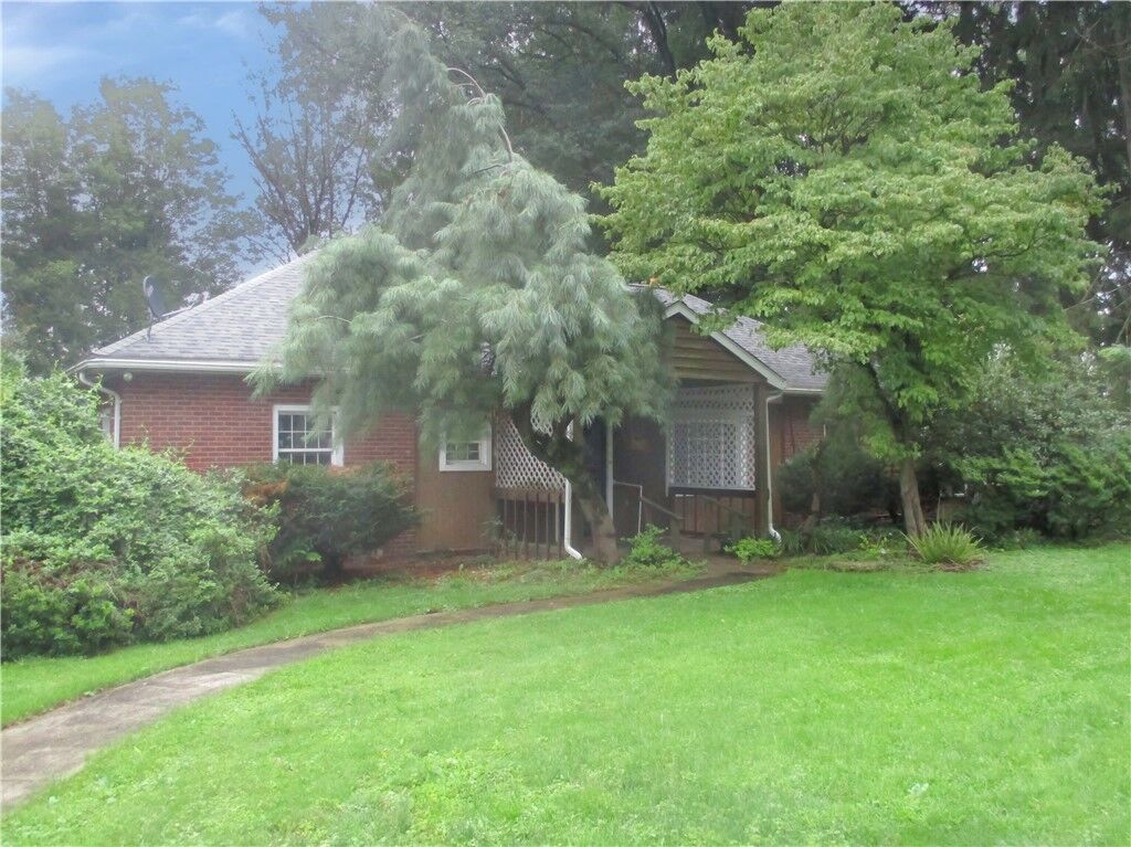 Property Photo:  201 Banbury Ln  PA 15065 