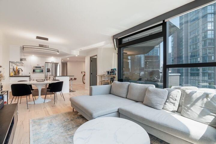 Property Photo:  1050 Burrard Street 710  BC V6Z 2S3 