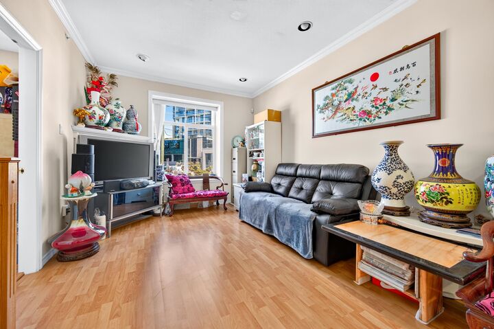 Photo de la propriété:  650 W 70th Avenue  BC V6P 2X1 