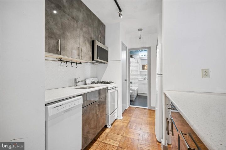 Property Photo:  2601 Pennsylvania Avenue 333  PA 19130 
