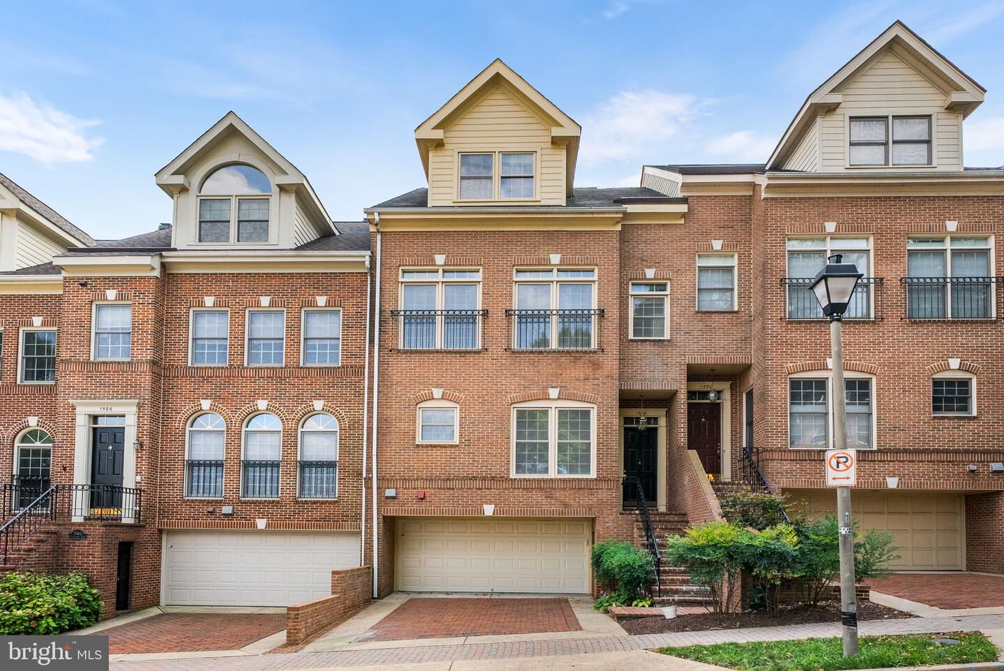 Property Photo:  1588 N Colonial Terrace  VA 22209 