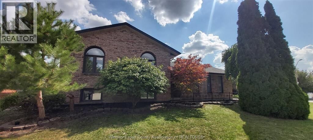 Property Photo: 8339 Kingston Crescent ON N8S 4R7