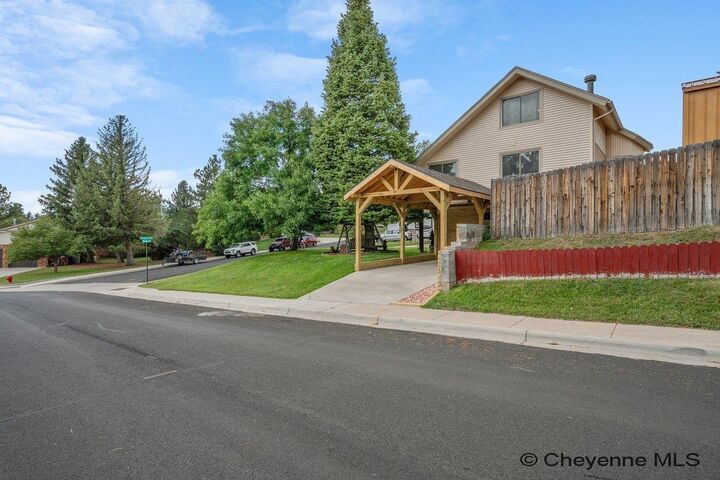 Property Photo:  900 Ponderosa Rd  WY 82009 