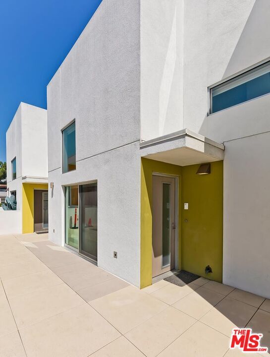 Property Photo: 1433 14th St, Unit 15 CA 90404