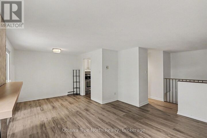 Property Photo: 4 Sweetbriar Circle Unit 3 ON K2J 2K4