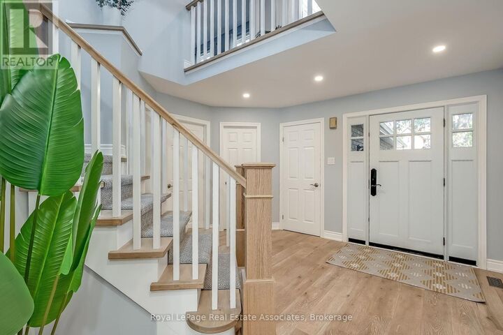 Property Photo:  1542 Hollywell Avenue  ON L5N 4P5 