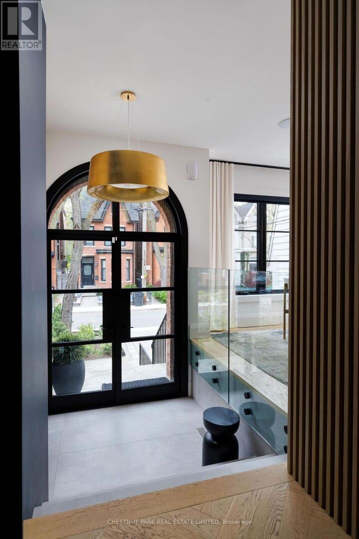 Property Photo:  27 Boswell Avenue  ON M5R 1M5 