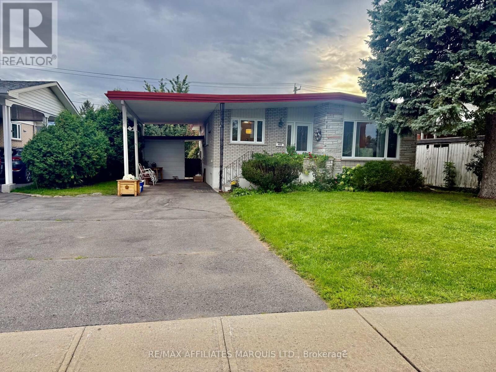 Property Photo:  403 Anderson Drive  ON K6H 5N4 