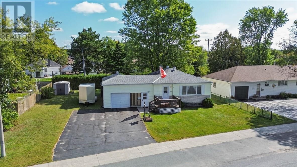 Property Photo:  380 Avery Drive  ON P5E 1C8 