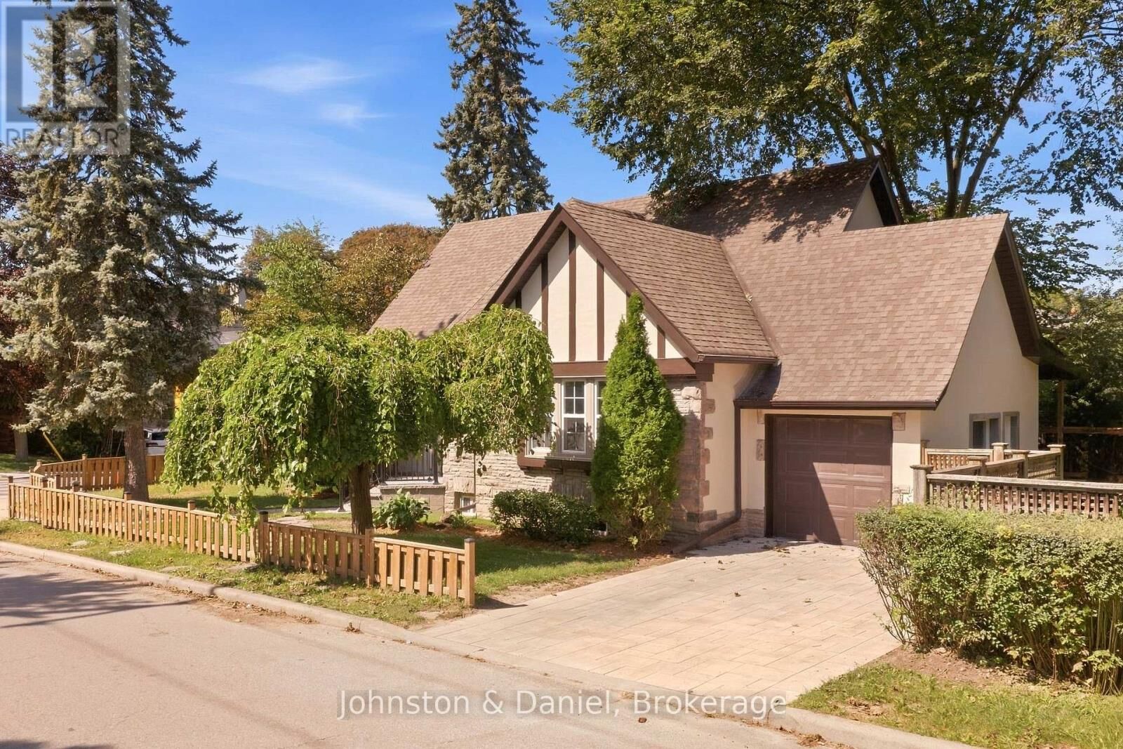 Property Photo:  169 Glen Cedar Road  ON M6C 3H1 