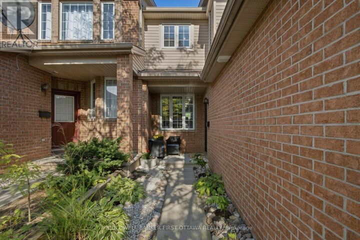 Property Photo:  50 Cargrove Private  ON K1K 4Y6 
