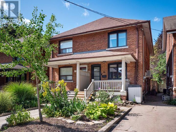 Property Photo:  16 Hector Avenue  ON M6G 3G3 