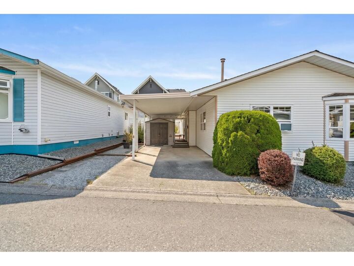 Property Photo:  8078 King George Boulevard 6  BC V3W 5B5 