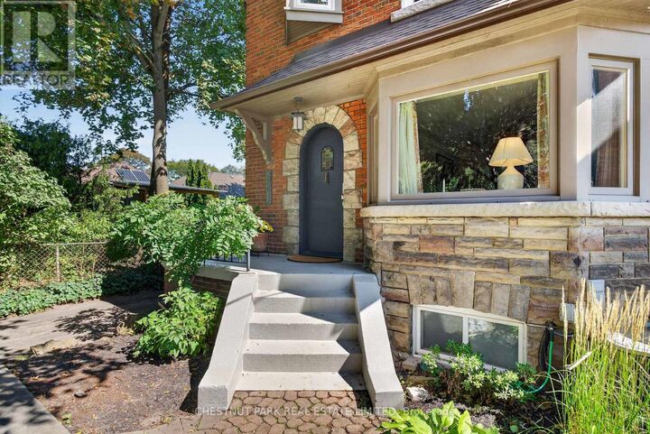 Property Photo:  521 Sutherland Drive  ON M4G 1K9 