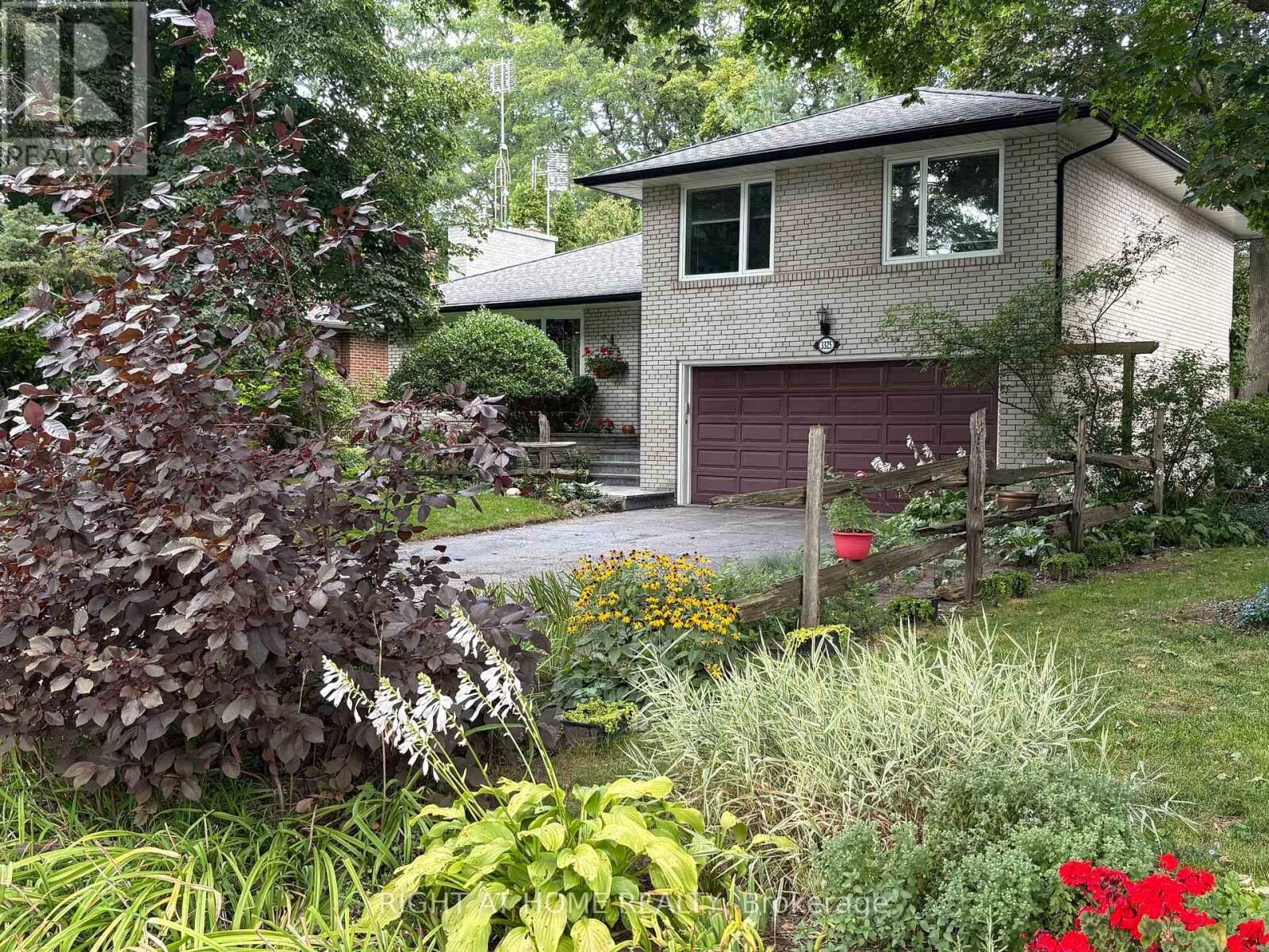 Property Photo:  3325 Enniskillen Circle  ON L5C 2M9 