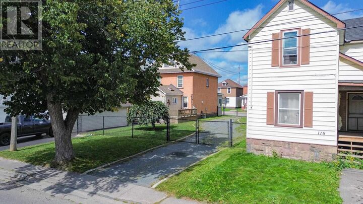 Property Photo: 122 Alexandra St ON P6A 1J4