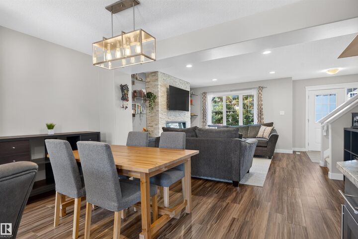 Property Photo:  319 Desrochers Boulevard SW  AB T6W 3J1 