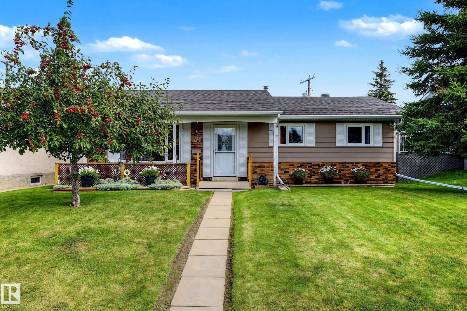 Property Photo:  21 Maligne Drive  AB T9G 1P7 