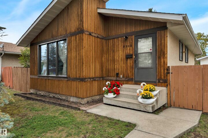 Property Photo:  5308 37A Avenue  AB T9A 2N8 