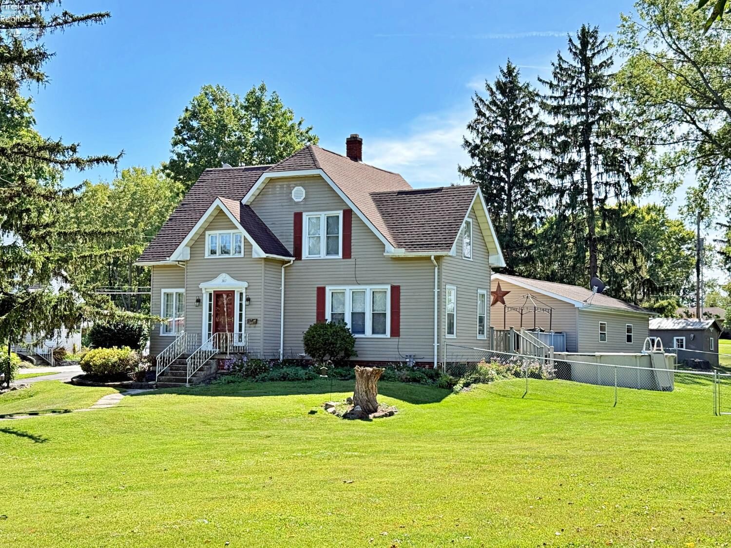 Property Photo:  387 W Market St  OH 44883 