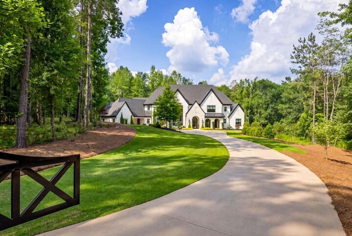 Property Photo: 200 Deerhaven Lane GA 30004