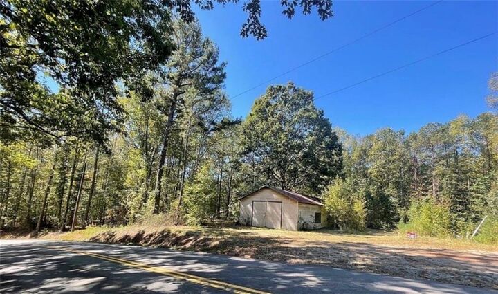 Property Photo:  