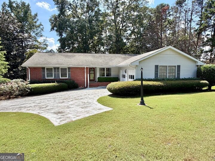 Property Photo:  5 Plantation Circle  GA 30117 