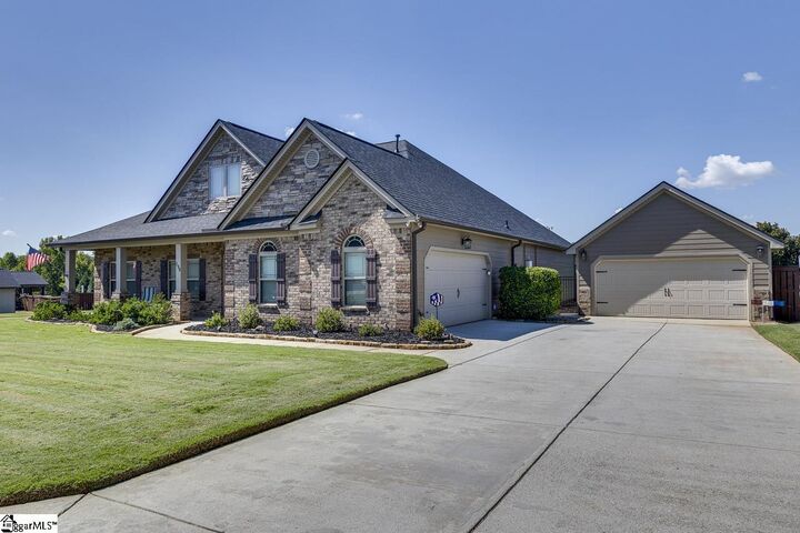 Property Photo: 198 Harbrooke Circle SC 29651