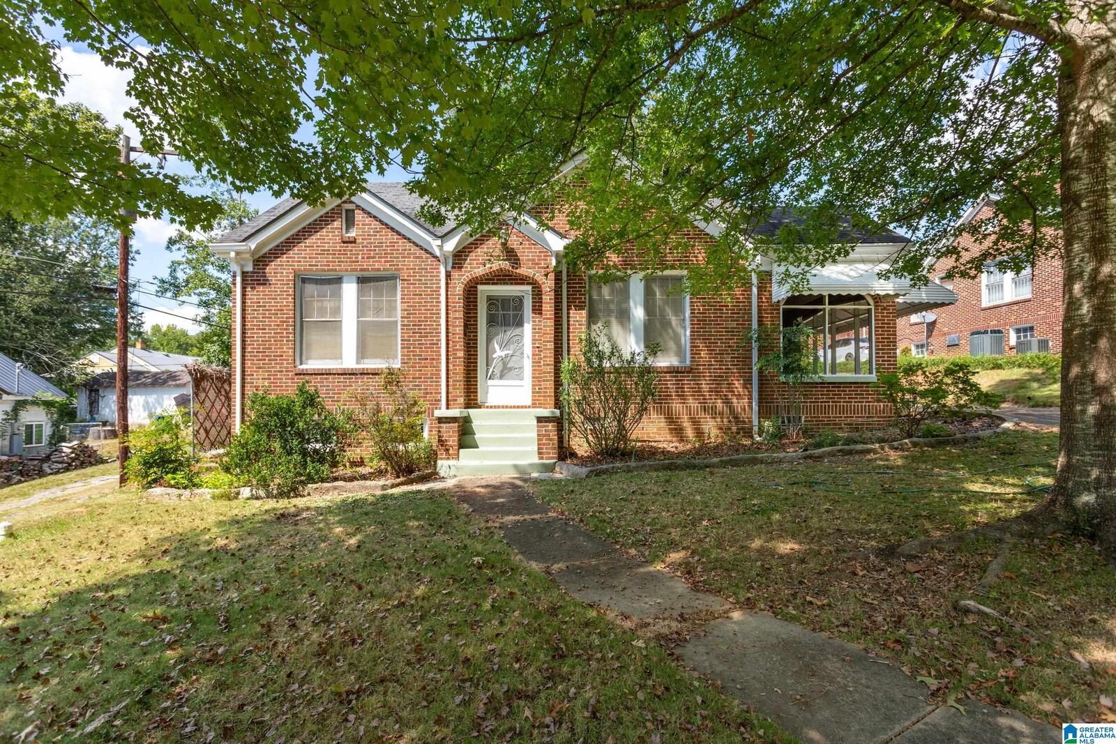 Property Photo: 2124 Woodland Avenue AL 36207