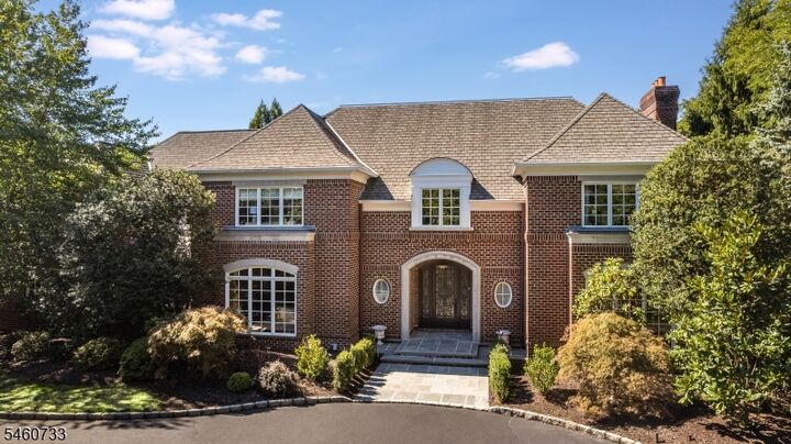 Property Photo:  14 Grasmere Ct  NJ 07039 