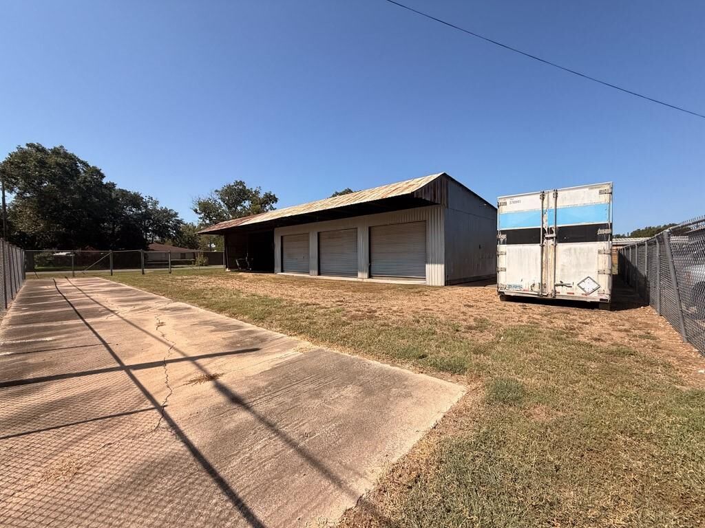 Property Photo: 900 Spring Street TX 78934