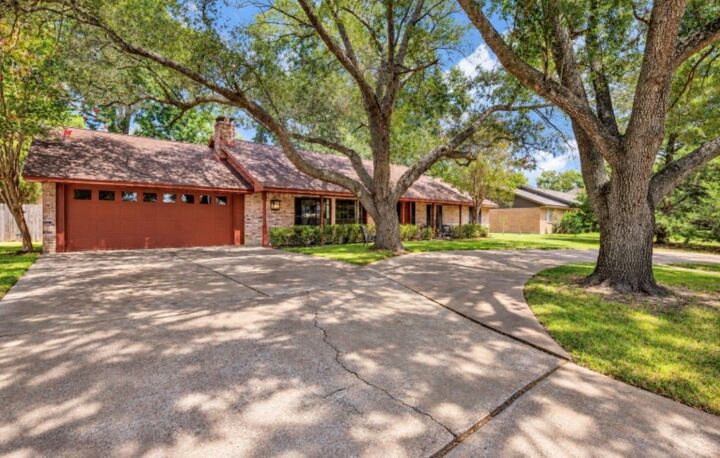 Property Photo: 3403 Nottingham Street TX 77581
