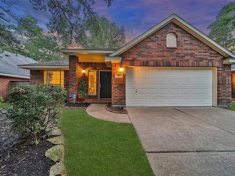 Property Photo: 15 Bayou Springs Court TX 77382