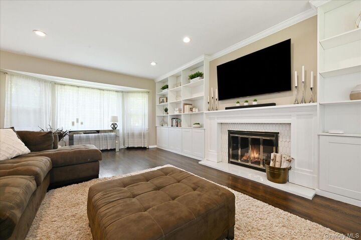 Property Photo:  3 Maplewood Lane  NY 11576 