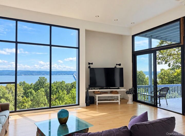 Property Photo:  288 South Boulevard  NY 10960 
