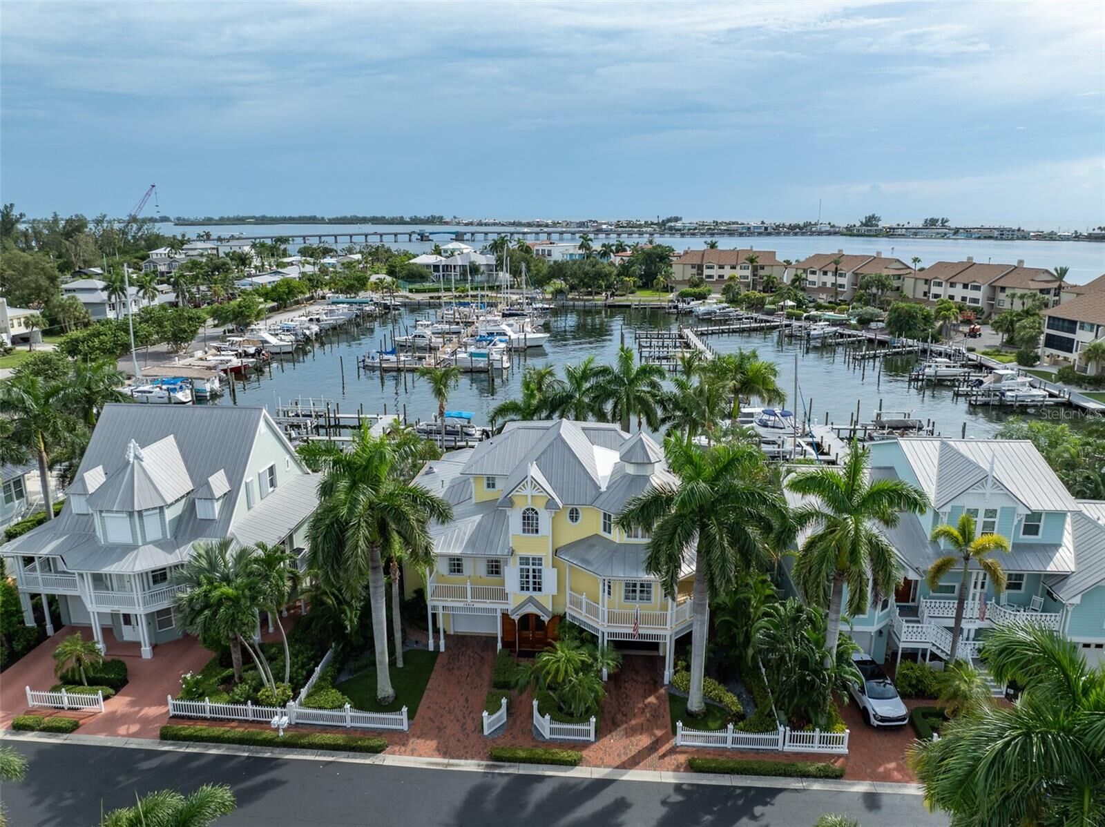 Property Photo:  12914 Yacht Club Place  FL 34215 