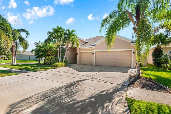 Property Photo: 443 York Dale Drive FL 33570