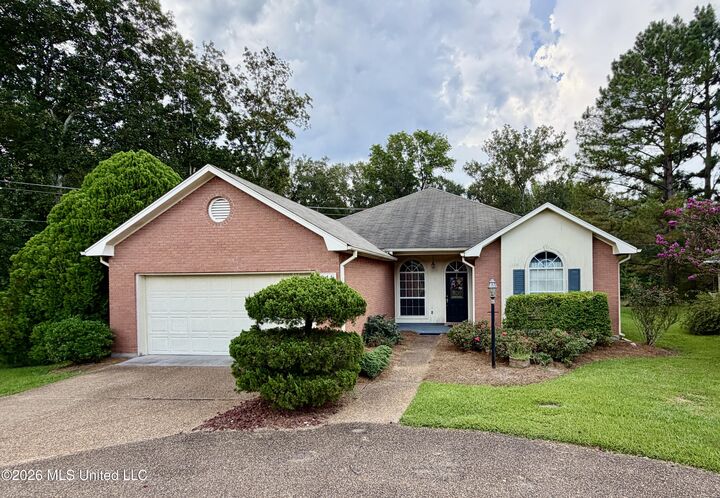 Property Photo: 211 S Twin Lakes MS 39056