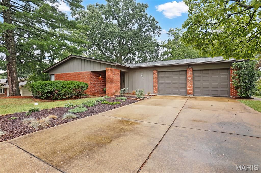 Property Photo:  957 Flair Court  MO 63146 