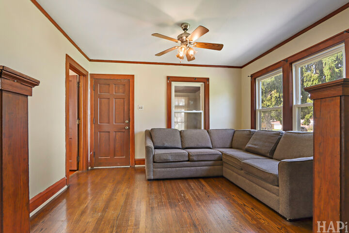 Property Photo:  825 N Ash Street  IL 60085 