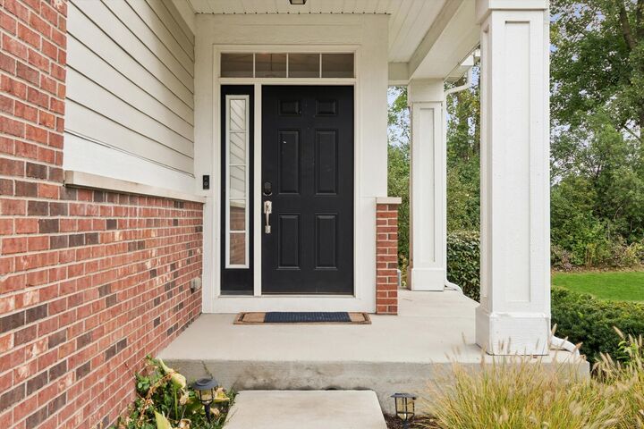 Property Photo:  27W116 Redbud Lane  IL 60190 