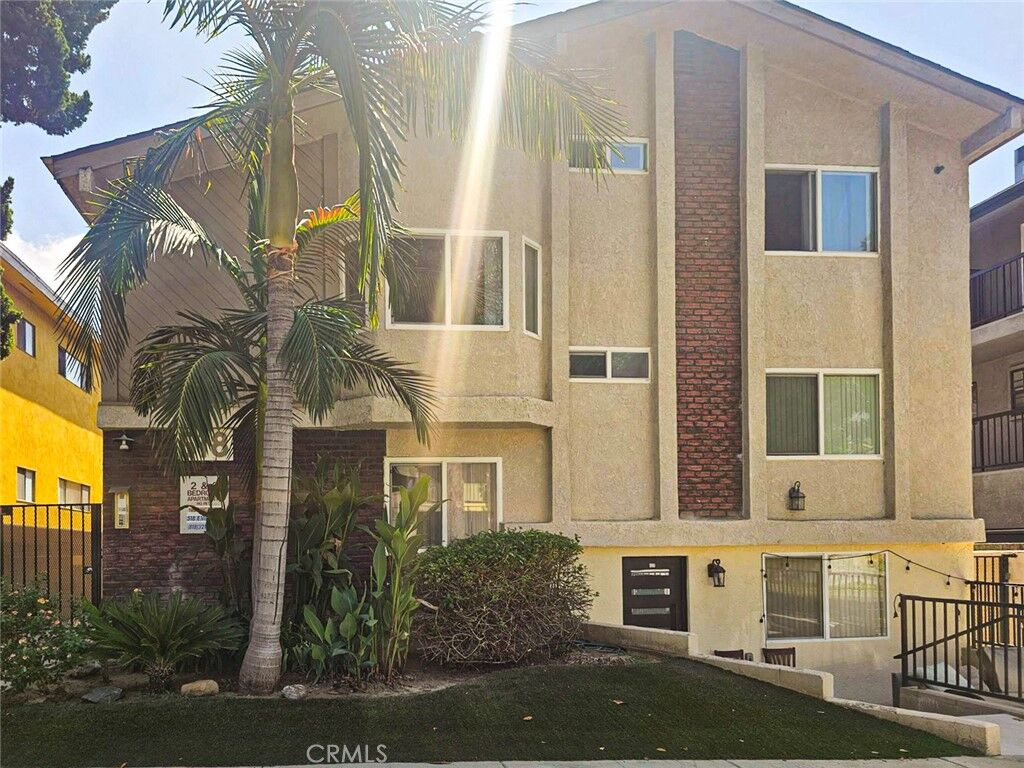 Property Photo:  518 E Valencia F  CA 91501 