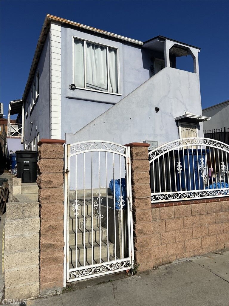Property Photo: 1454 N Eastern Avenue CA 90063