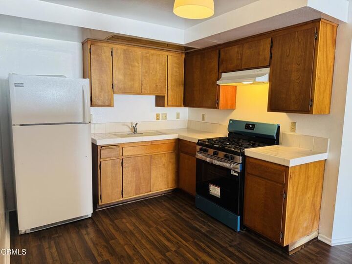 Property Photo:  48 S Oak Avenue 6  CA  