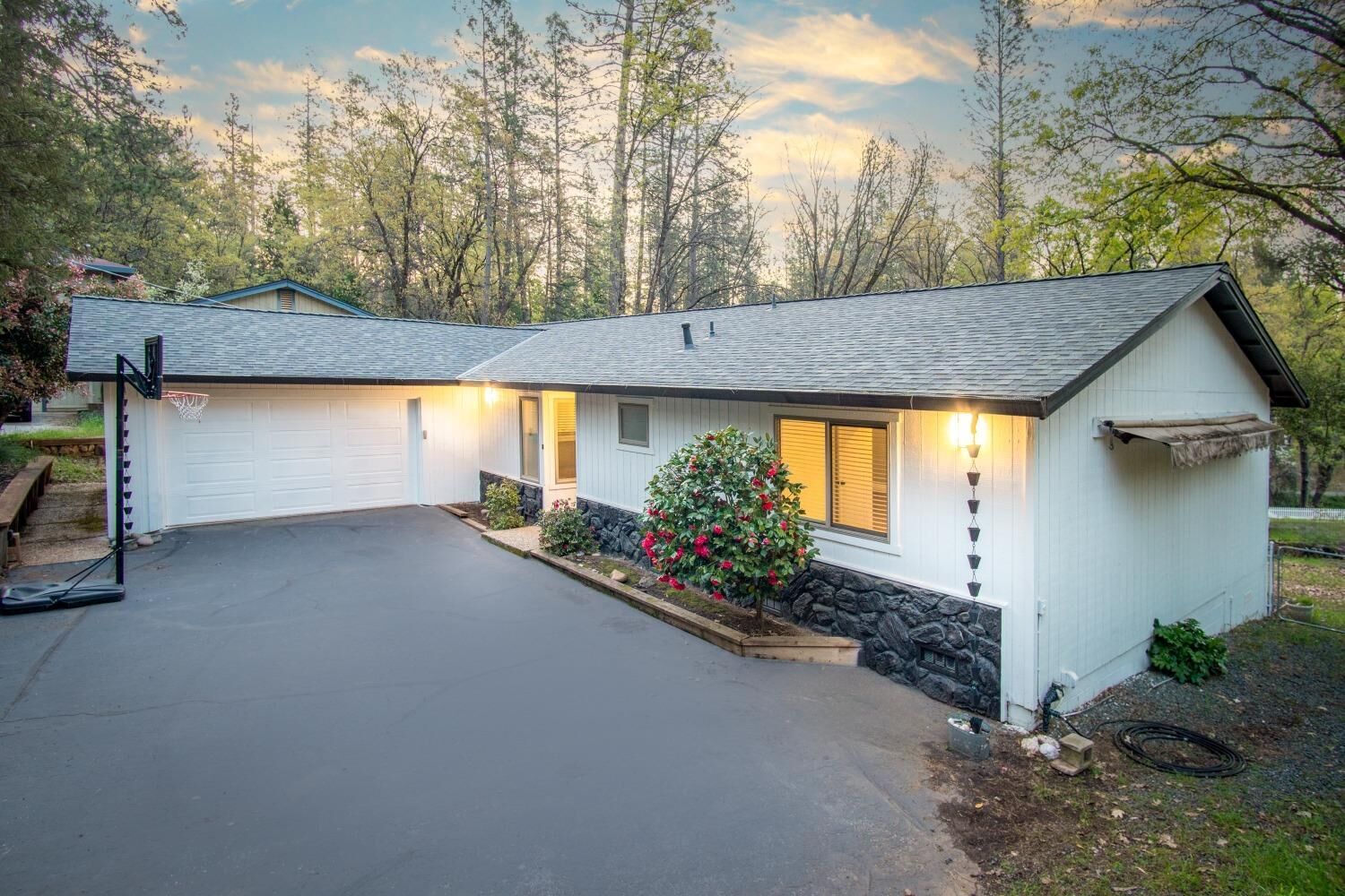 Property Photo:  10811 Henson Way  CA 95949 