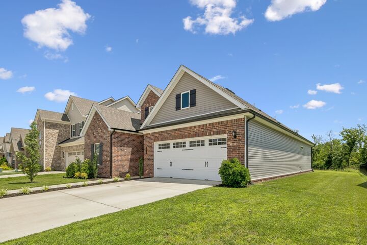 Property Photo: 2073 Creekland View Blvd TN 37207