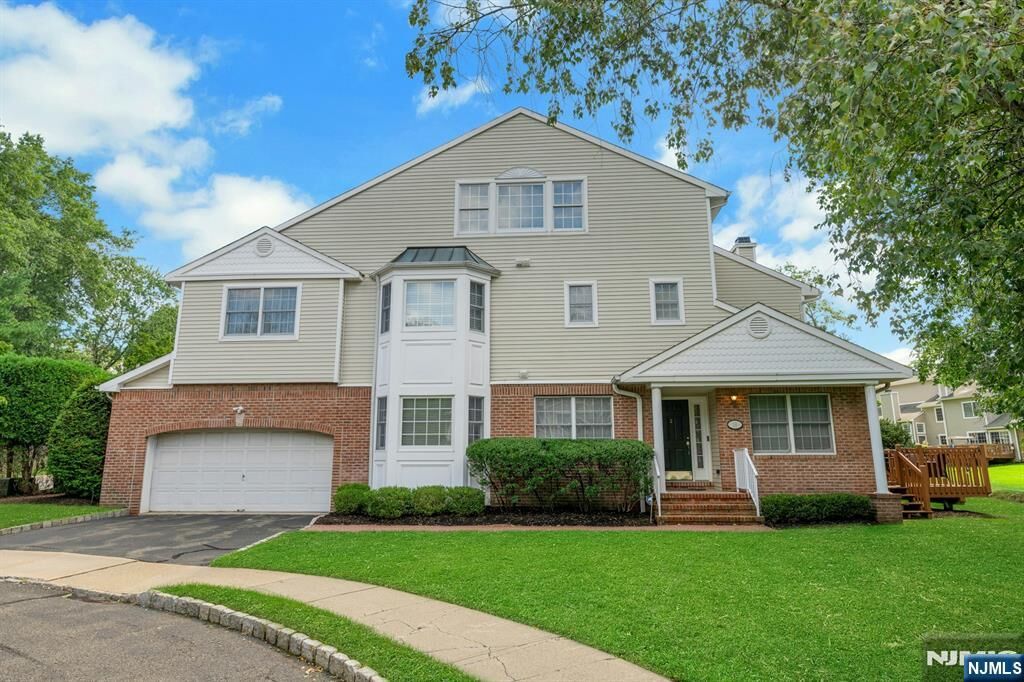 Property Photo:  16 McManus Court 10  NJ 07052 